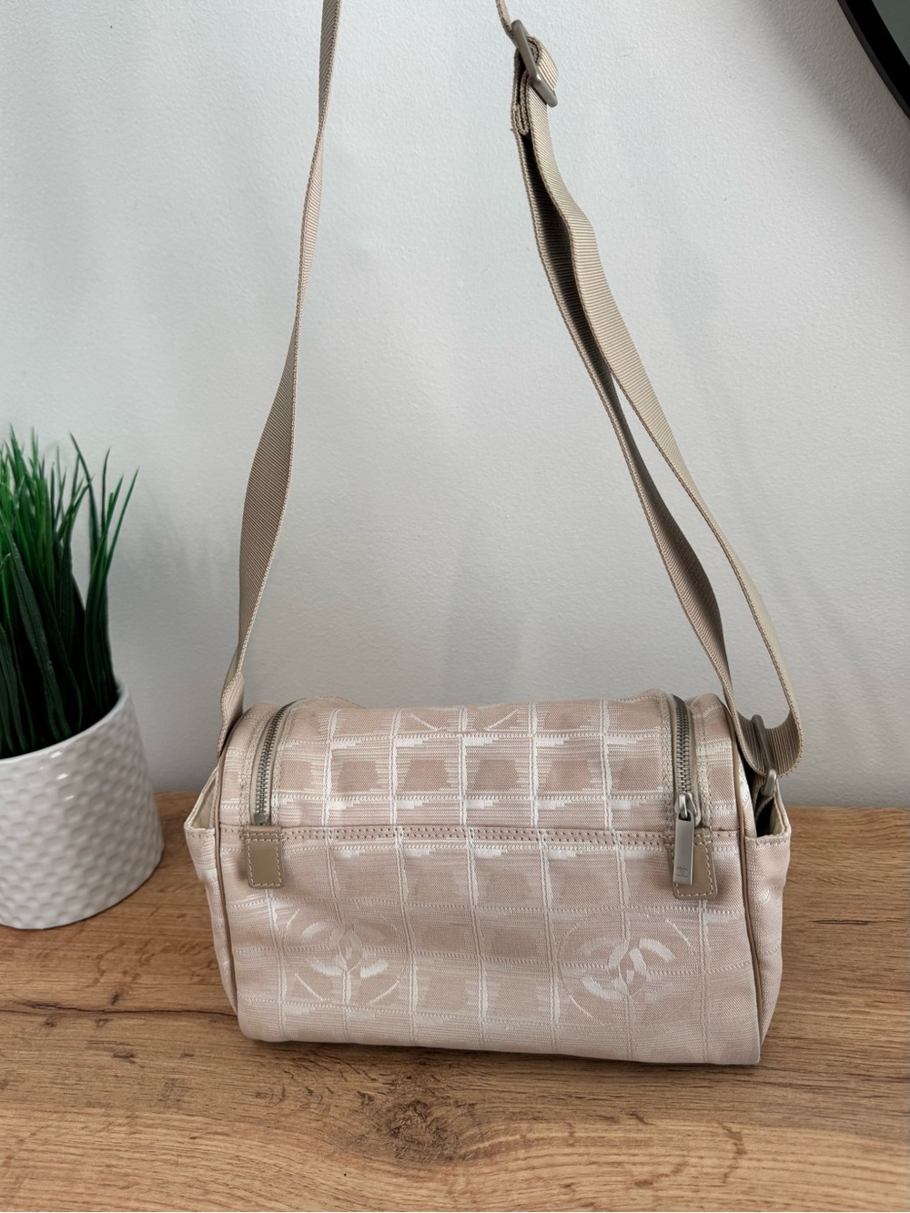 Vintage Chanel Sport Line CC Logo Crossbody Bag Beige Auth Card Clean Interior - Picture 7 of 16
